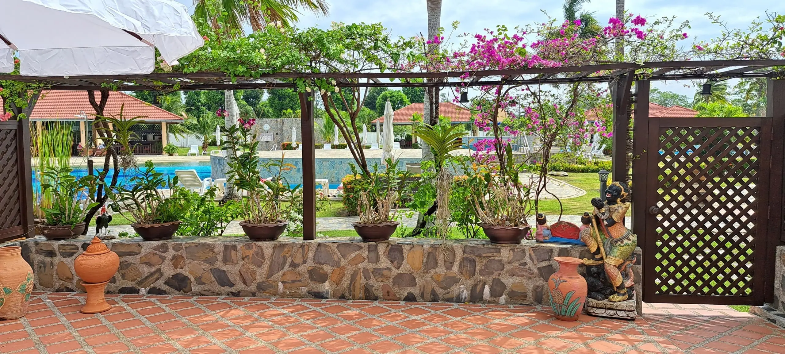 B102 Marklägenhet med terrass